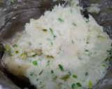 Hình bước làm 3 của món Khoai mì quết cuốn bánh tráng