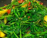 Foto langkah ke 3 dari resep Tumis kangkung.
