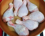 Foto del paso 3 de la receta: Muslos de pollo en salsa de limón, ajos y perejil