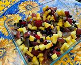 Une image de l'étape 10 de Salade de fruits rouges, ananas et raisin.