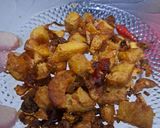 Foto langkah ke 7 dari resep Tumis tahu krispi.