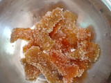 Cascaritas de naranja confitadas