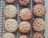 Foto del paso 4 de la receta: Galletitas básicas de vainilla, modelo "pisa papa" ☺️