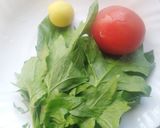 A picture of step 1 of Spinach tomato salad.