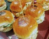 A picture of step 5 of Chicken patty burgers.