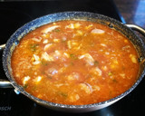 Foto del paso 10 de la receta: Garbanzos en salsa de tomate con pollo y butifarra a la barbacoa