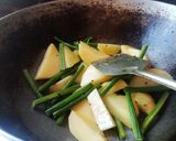 সজনে ডাঁটা দিয়ে মাছের ঝোল(Sojhne data diye macher jhol recipe in Bengali) রেসিপি ধাপ - 3 ছবি