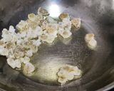 A picture of step 4 of Besan aur gond ke ladoo.