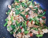 รูปขั้นตอนการทำที่ 3 ของ อกไก่ผัดกะเพรา