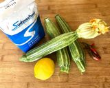 Foto del passaggio 1 della ricetta Confettura di zucchine piccante e menta romana