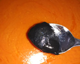 Foto del paso 3 de la receta: Bacalao en tinta de calamar y crujiente de pescado