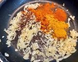 Une image de l'étape 2 de Poulet au curry et au lait de coco.
