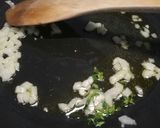 A picture of step 1 of Risotto al salmone e timo.