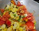 A picture of step 2 of Gobhi aloo matar.