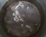 Foto langkah ke 2 dari resep Sayur bening daun katuk.