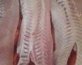 Foto del paso 3 de la receta: Merluza al horno, con cebolla, morrón y tomate
