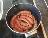 Foto del paso 1 de la receta: Salchichas frescas con cebolla