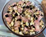Une image de l'étape 5 de Poulet mariné aux aubergines et parmesan.