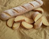 Foto langkah ke 1 dari resep Garlic Bread #BikinRamadhanBerkesan.