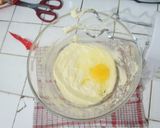 Foto langkah ke 2 dari resep Kue Semprit Keju Hias.