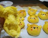 Foto langkah ke 8 dari resep Roti the pooh custard ubi karakter.
