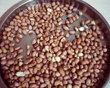 ક્રશ પીનટ ચીક્કી (Crushed Peanut Chikki Recipe In Gujarati) રેસીપી સ્ટેપ2ફોટો