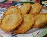 A picture of step 5 of Aalu k Samosay in 3 different Shape.