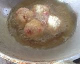 Foto langkah ke 5 dari resep Rice ball mudah isi sosis.