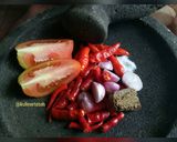 Foto langkah ke 3 dari resep Sambal Terasi Tomat Segar.