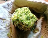 Foto del passaggio 2 della ricetta Fresco rotolo di zucchine con salmone, avocado e pomodoro
