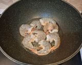 Foto langkah ke 2 dari resep Udang Saus Mentega.