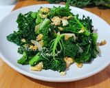 A picture of step 4 of Kale and eggs stir fry.