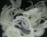 รูปขั้นตอนการทำที่ 3 ของ ผัดไข่ใส่ปลากระป๋อง ●鱼罐头炒鸡蛋●