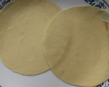 A picture of step 7 of Stuffed carrot paneer paratha.