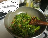 Foto langkah ke 3 dari resep Tumis Kangkung (tips agar tetap hijau).