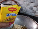 क्रिस्पी मैगी रोल(Crispy maggi roll recipe in Hindi)
