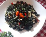 Foto langkah ke 3 dari resep Tumis daun kale teri.