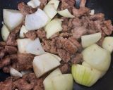 A picture of step 2 of Beef and vegetables stir fry.
