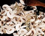 Foto del paso 1 de la receta: Risotto de champiñones