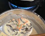 Hình bước làm 2 của món Bánh Cá Linh chiên dòn