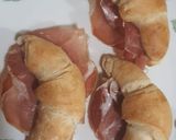 Foto del passaggio 4 della ricetta Cornetti salati senza lievitazione