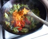 Foto del paso 2 de la receta: Revuelto de pencas y acelga