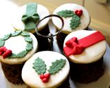 A picture of step 8 of Easy Last Minute Christmas Cake.