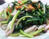 秋菊炒鴻禧菇的食譜步驟3照片