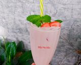 Hình bước làm 4 của món Strawbery Yogurt Ice Blended (Sữa chua dâu tây đá xay)