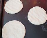 A picture of step 1 of معجنات جبن وصوصج Cheese and sauce pastries.
