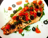 Foto del paso 2 de la receta: 🐟Filete de salmón a la parrilla con tomate cherry y aceitunas