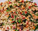 Foto del paso 10 de la receta: Tabulé templado de anís y menta con verduras fritas y frutos secos
