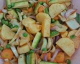 صورة لخطوة 2 من وصفة خضار فى الفرن🫛🥕🧅🧄