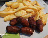 Foto del paso 3 de la receta: Butifarra con patatas, salsa deluxe y ensalada